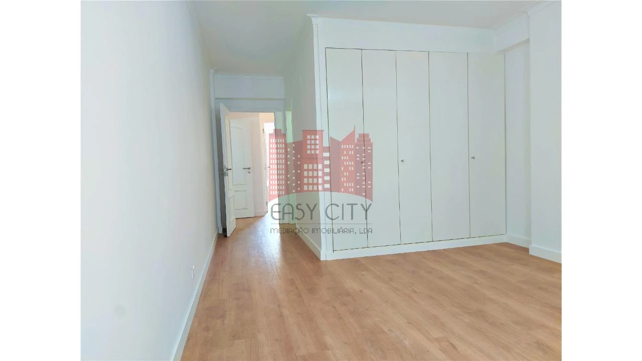 Apartamento T3 para Venda em São Domingos de Benfica Foto 4