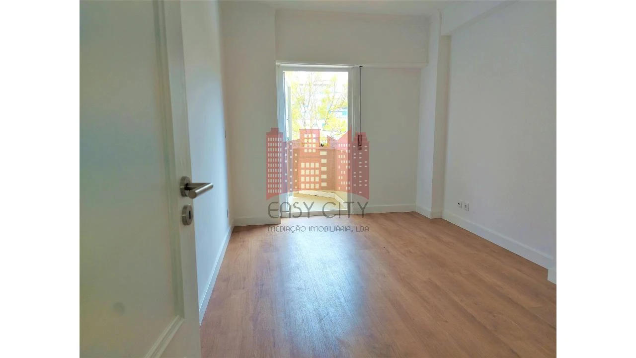 Apartamento T3 para Venda em São Domingos de Benfica Foto 5