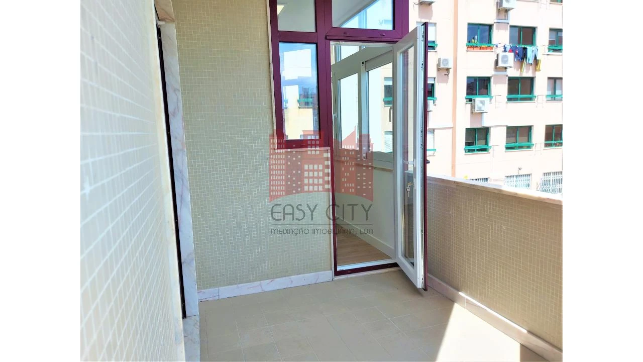 Apartamento T3 para Venda em São Domingos de Benfica Foto 9