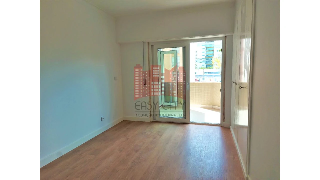 Apartamento T3 para Venda em São Domingos de Benfica Foto 12