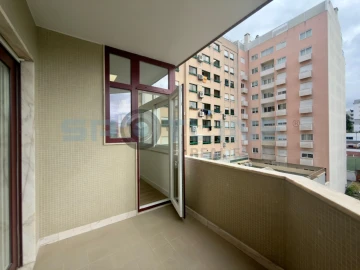 Apartamento T3 para Venda em São Domingos de Benfica