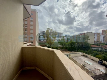 Apartamento T3 para Venda em São Domingos de Benfica
