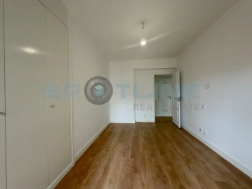 Apartamento T3 para Venda em São Domingos de Benfica