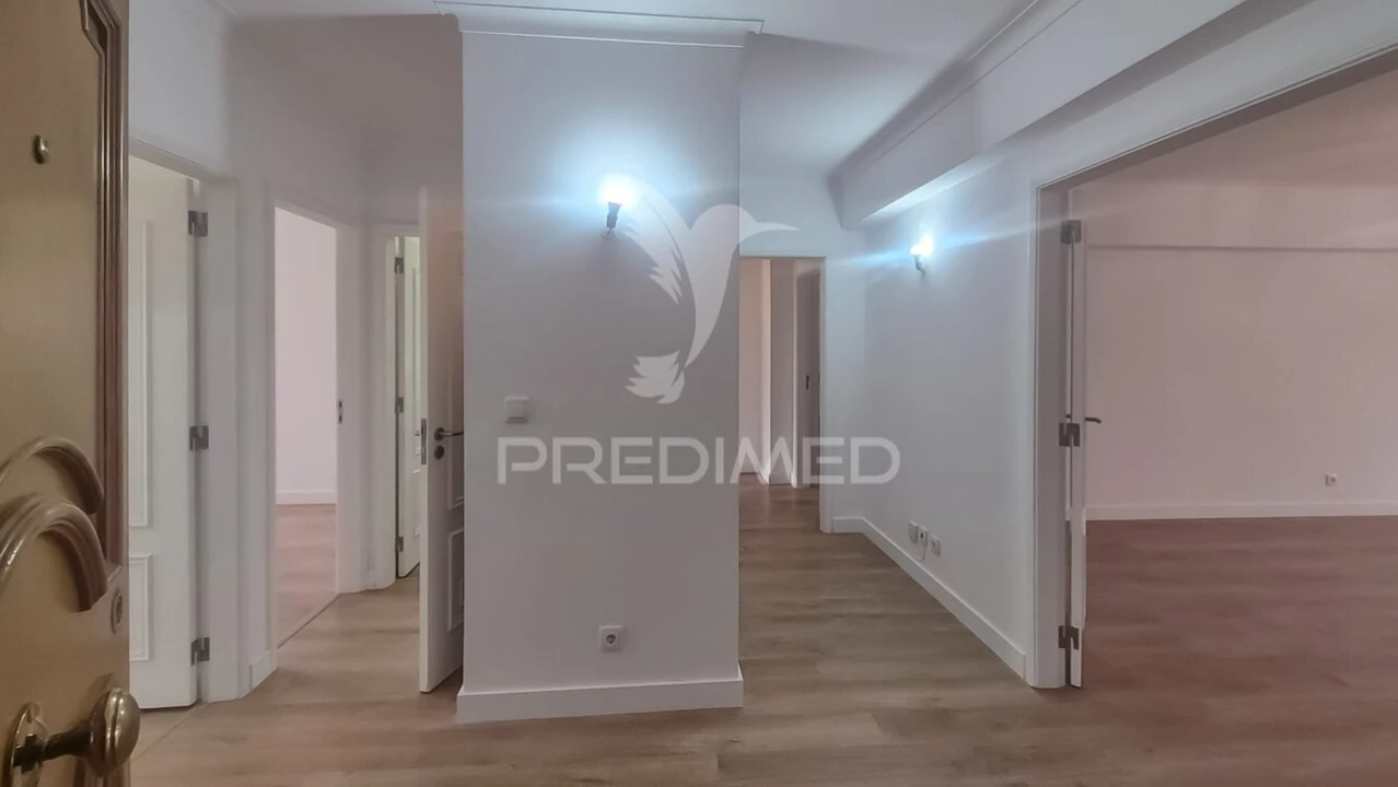 Apartamento T3 para Venda em Benfica Foto 1