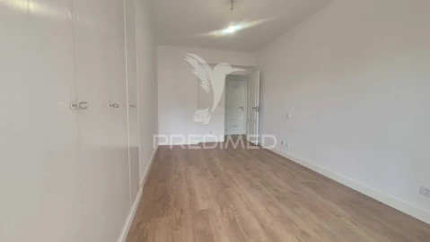 Apartamento T3 para Venda em Benfica