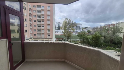 Apartamento T3 para Venda em Benfica