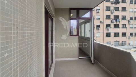 Apartamento T3 para Venda em Benfica