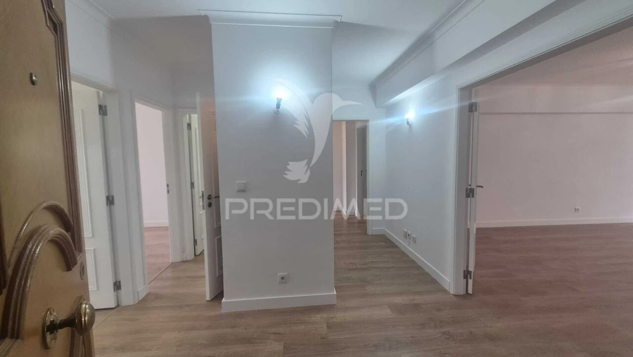 Apartamento T3 para Venda em Benfica Foto 2