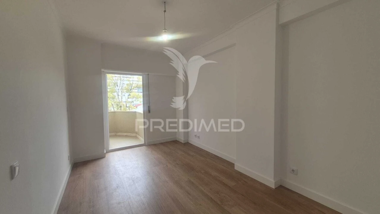 Apartamento T3 para Venda em Benfica Foto 10