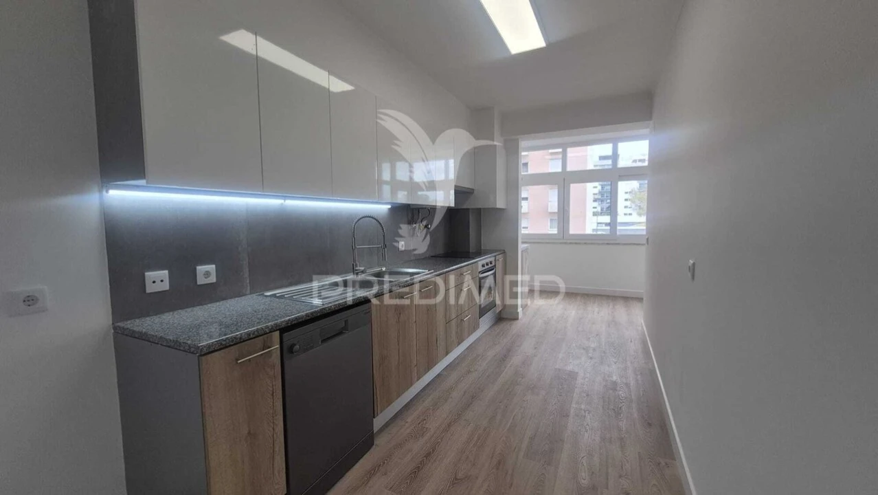 Apartamento T3 para Venda em Benfica Foto 5