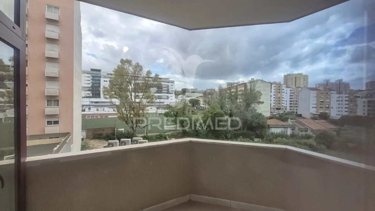 Apartamento T3 para Venda em Benfica Foto 22