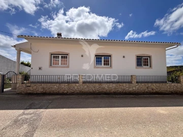 Moradia T5 para Venda em A dos Negros