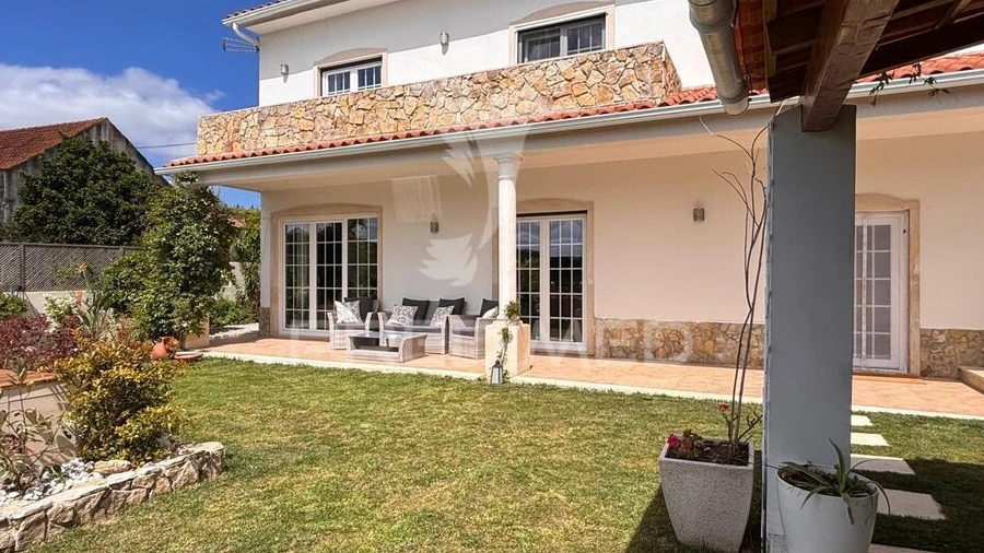 Moradia T5 para Venda em A dos Negros