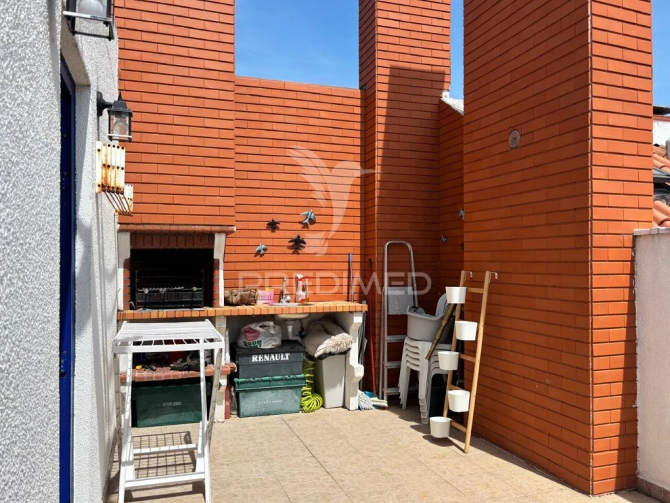 Apartamento T1 para Venda em Charneca de Caparica e Sobreda Foto 16