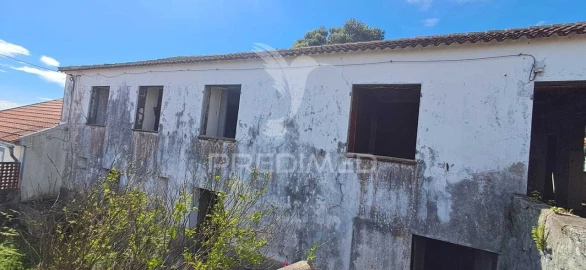 Moradia T6 para Venda em São Bartolomeu de Regatos