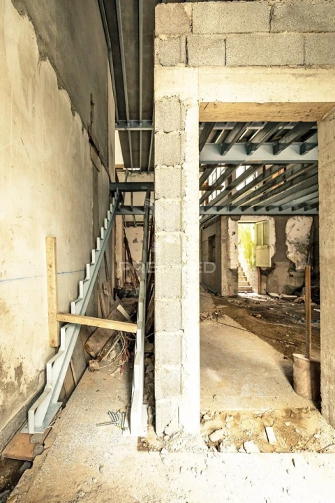 Moradia T5 para Venda em Angra (São Pedro)