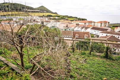 Moradia T5 para Venda em Angra (São Pedro)