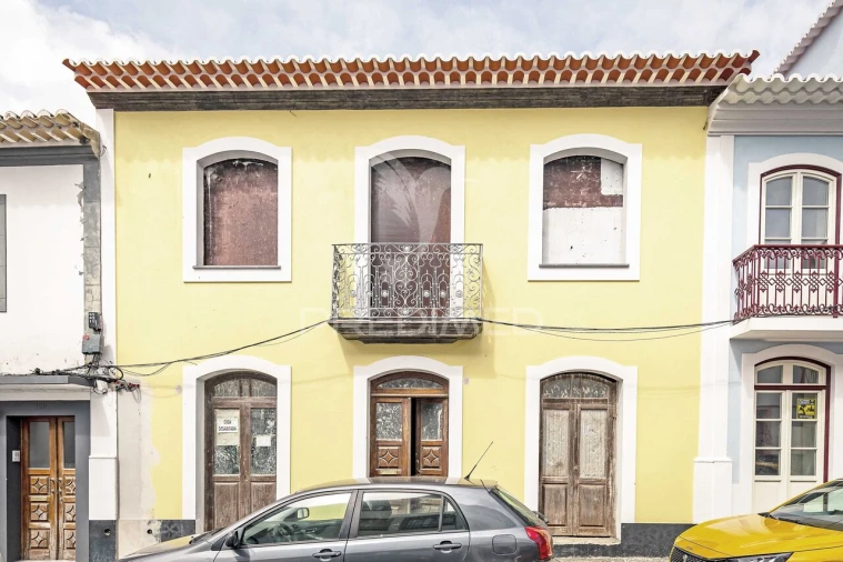 Moradia T5 para Venda em Angra (São Pedro)