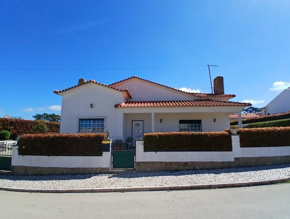 Moradia T3 para Venda em Santo Isidoro Foto 1