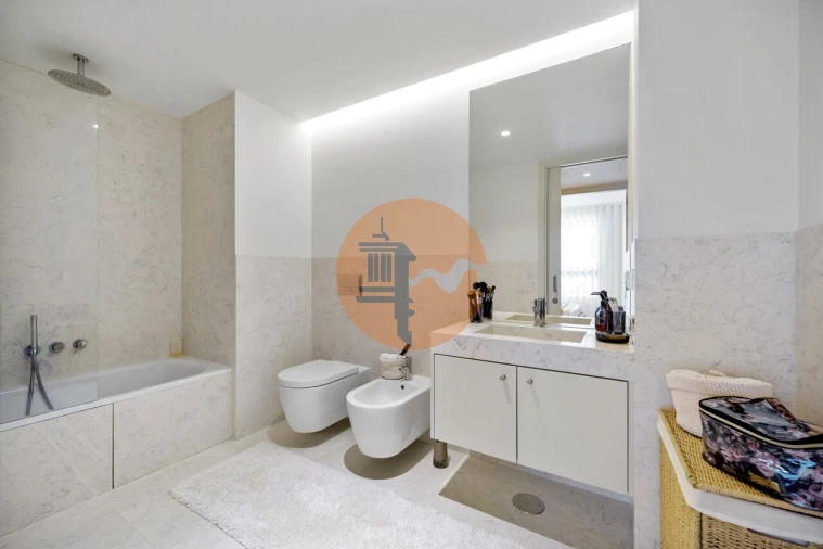Apartamento T1 para Venda em Parque das Nações Foto 9