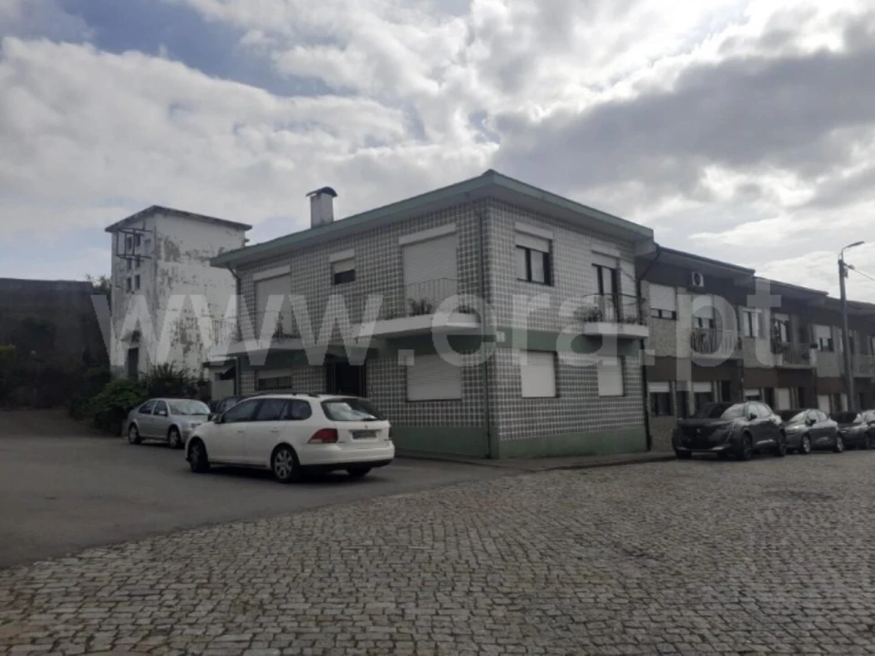 Moradia T4 para Venda em Oliveira do Douro Foto 12