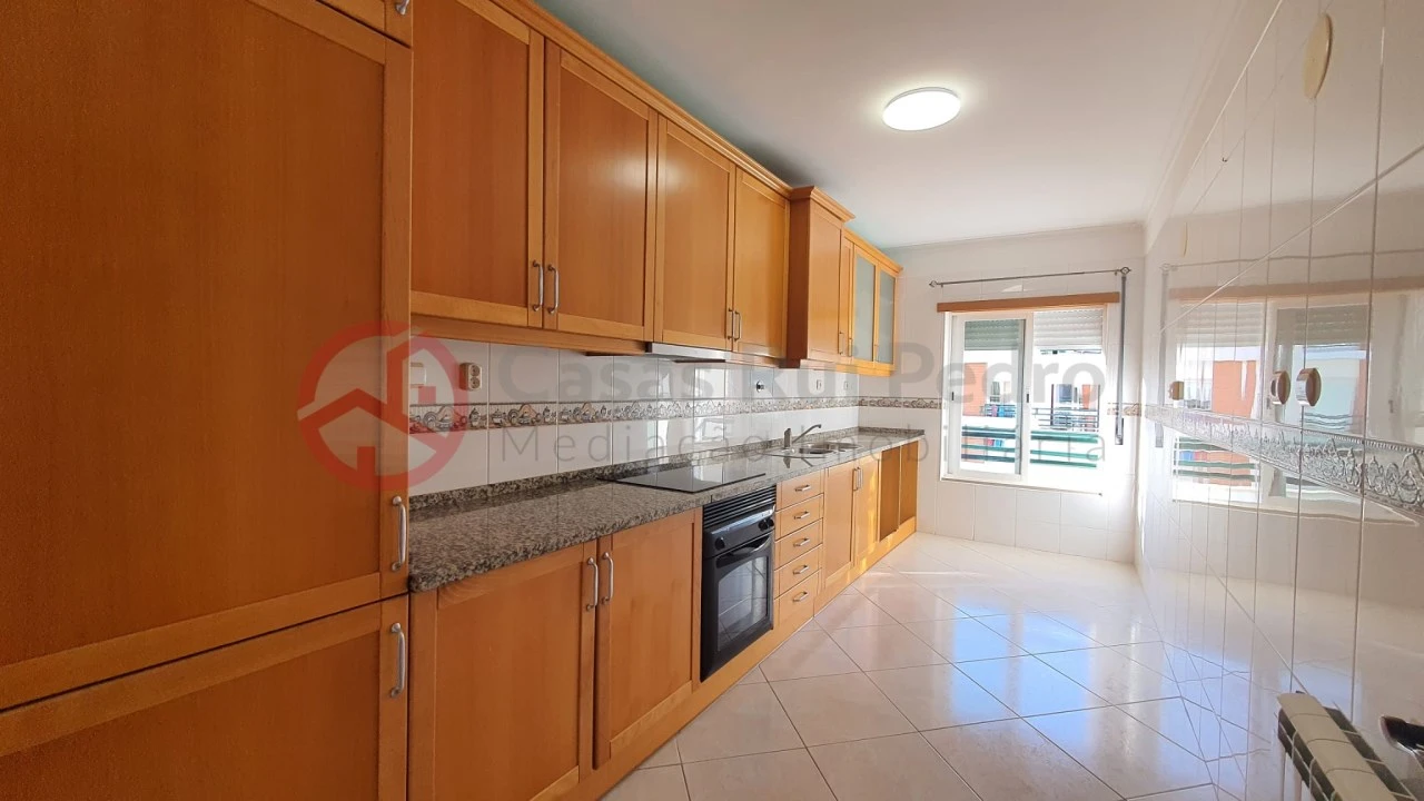Apartamento T2 para Arrendamento em Laranjeiro e Feijó Foto 1