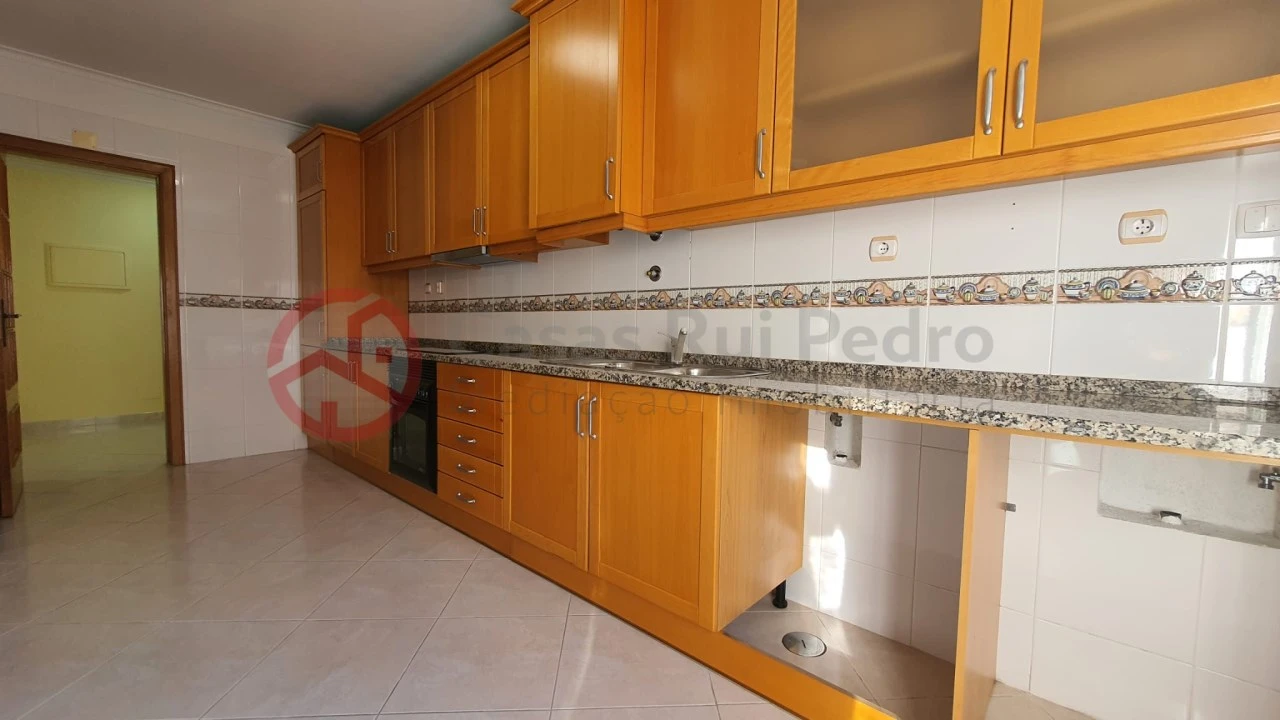 Apartamento T2 para Arrendamento em Laranjeiro e Feijó Foto 2