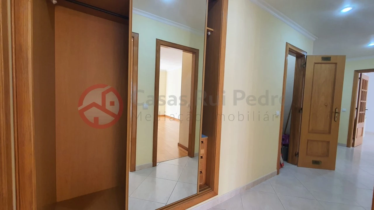 Apartamento T2 para Arrendamento em Laranjeiro e Feijó Foto 11