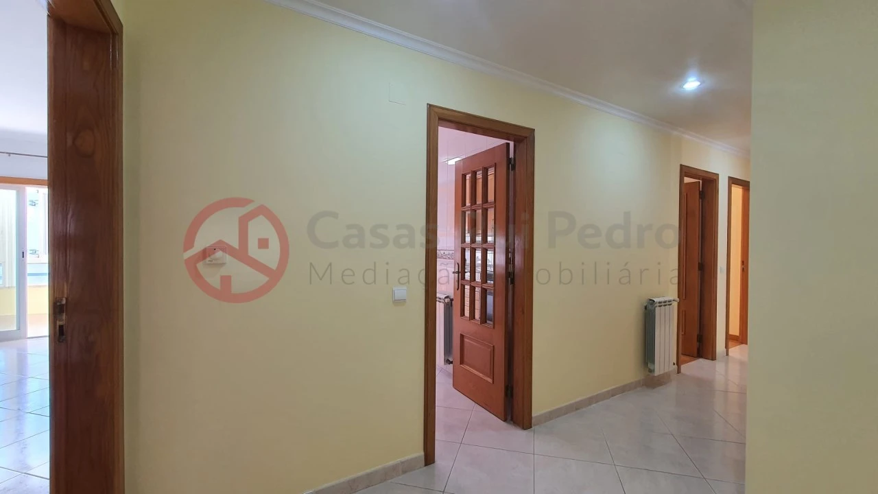 Apartamento T2 para Arrendamento em Laranjeiro e Feijó Foto 12