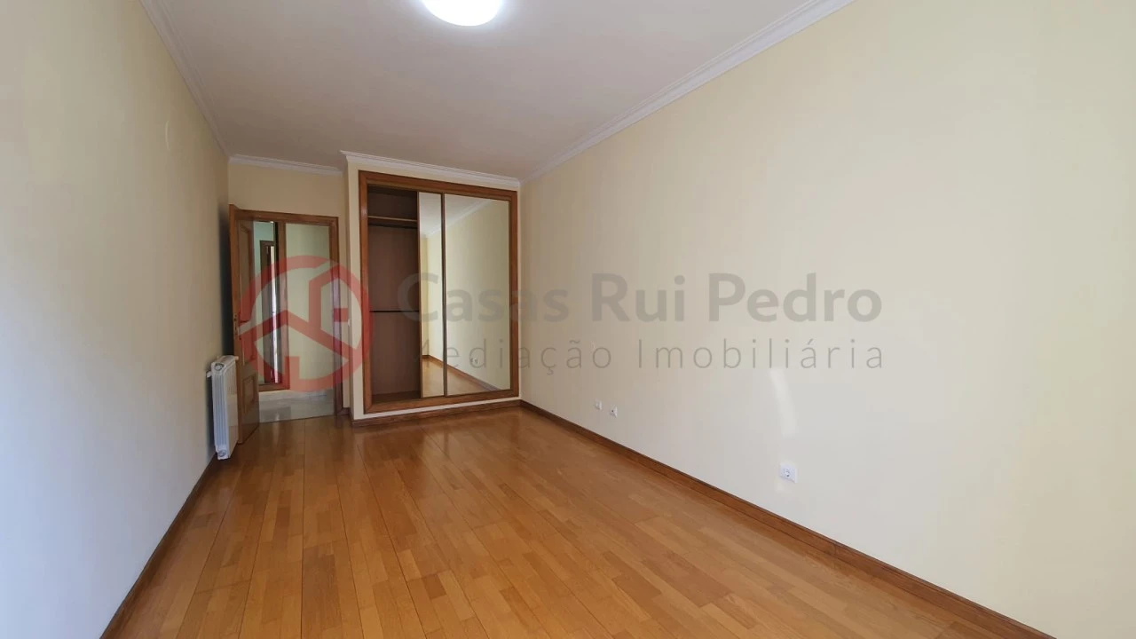 Apartamento T2 para Arrendamento em Laranjeiro e Feijó Foto 13