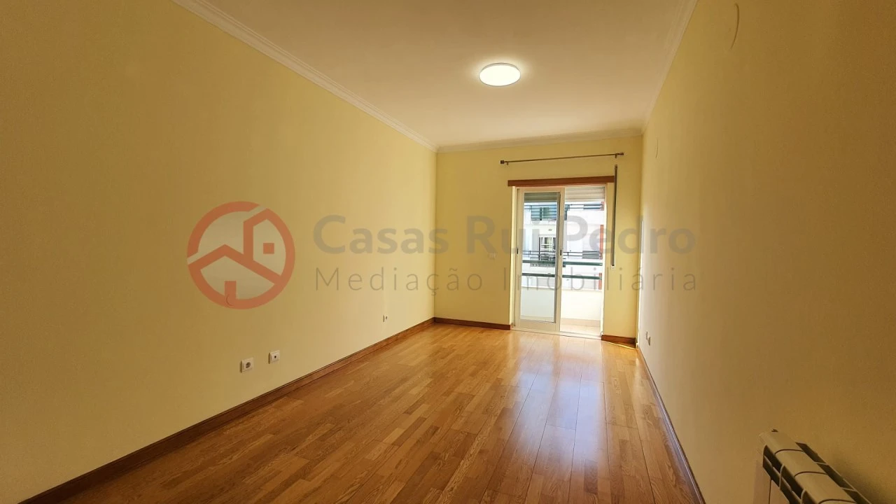 Apartamento T2 para Arrendamento em Laranjeiro e Feijó Foto 15