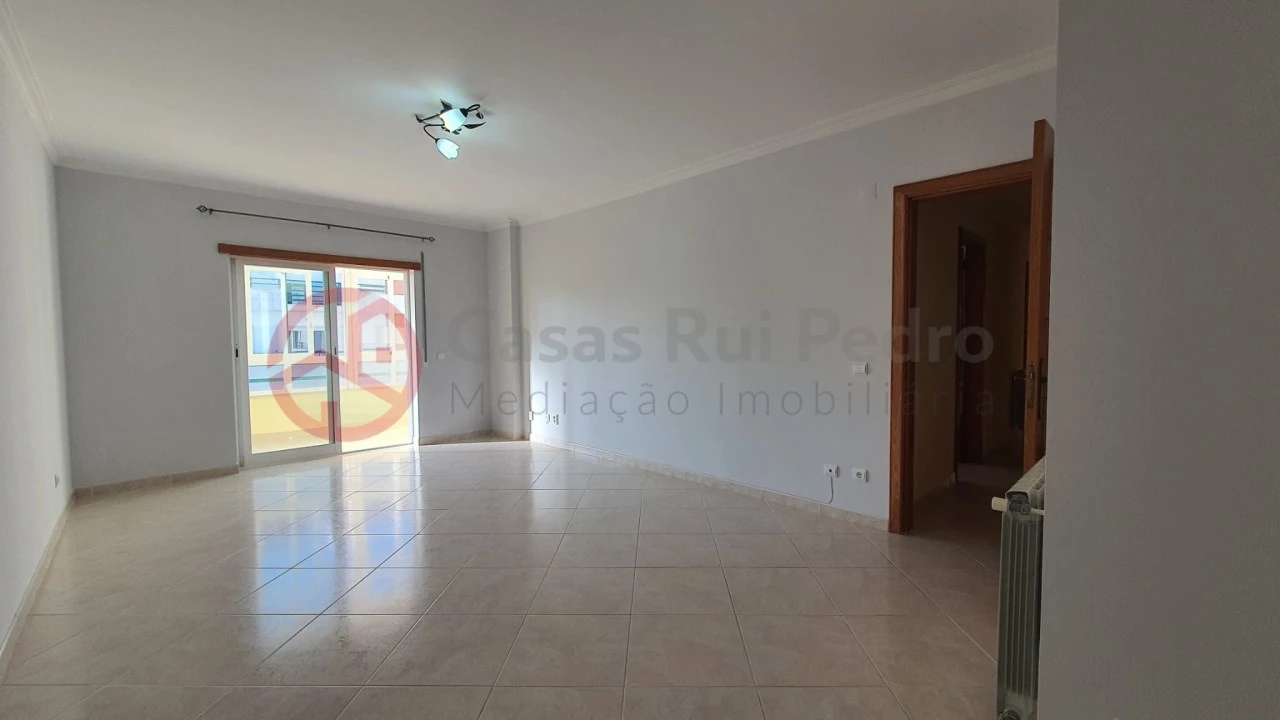 Apartamento T2 para Arrendamento em Laranjeiro e Feijó Foto 17
