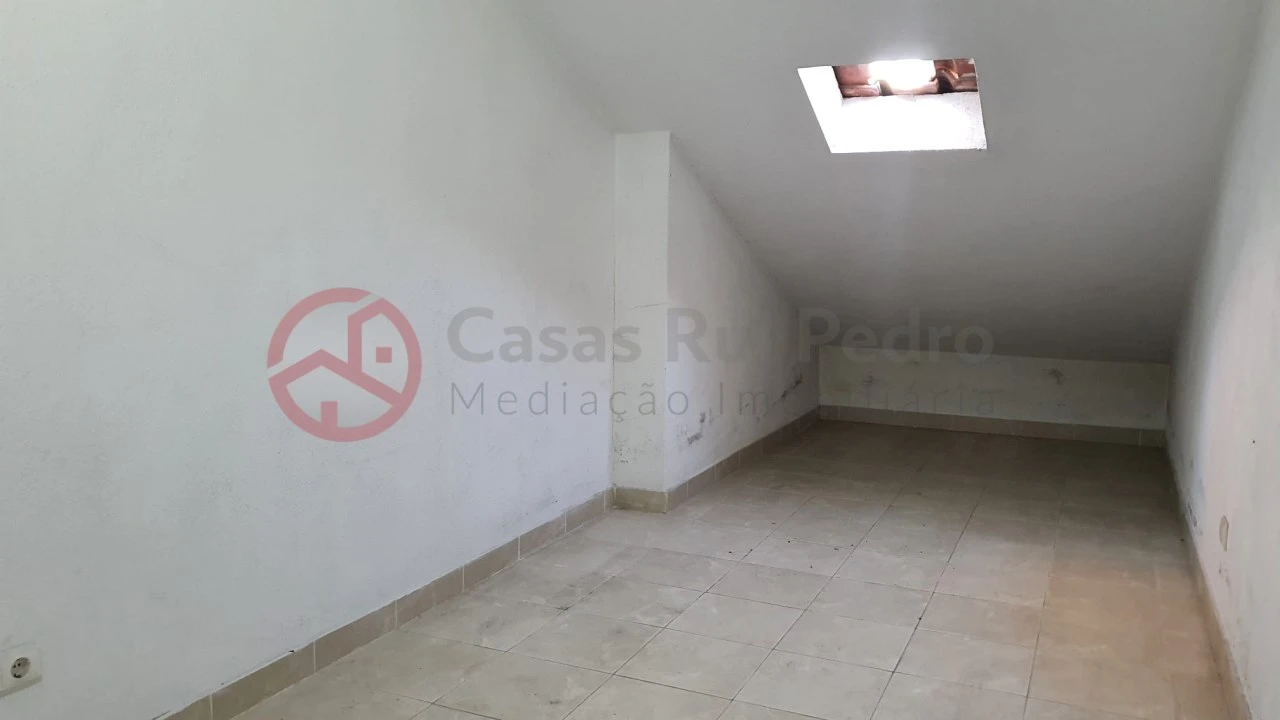 Apartamento T2 para Arrendamento em Laranjeiro e Feijó Foto 18