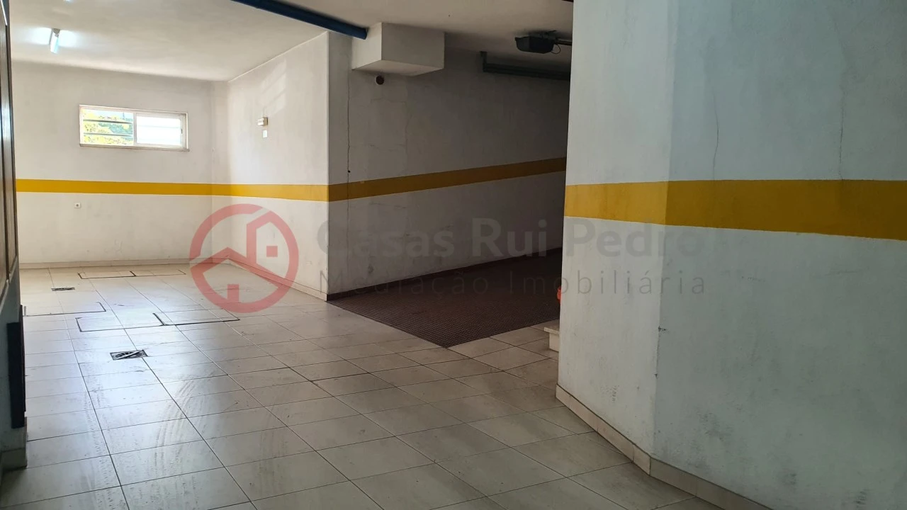 Apartamento T2 para Arrendamento em Laranjeiro e Feijó Foto 21