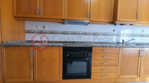 Apartamento T2 para Arrendamento em Laranjeiro e Feijó