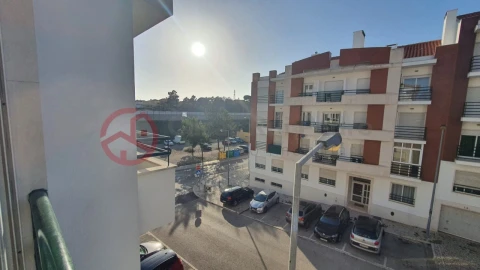 Apartamento T2 para Arrendamento em Laranjeiro e Feijó
