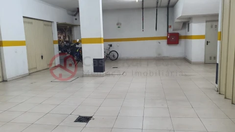 Apartamento T2 para Arrendamento em Laranjeiro e Feijó