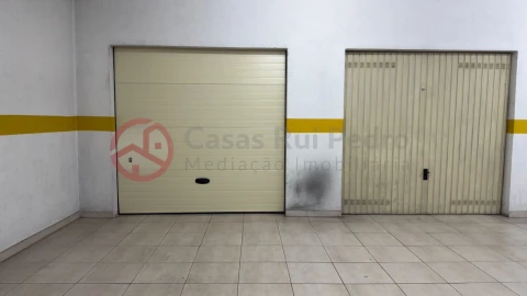 Apartamento T2 para Arrendamento em Laranjeiro e Feijó
