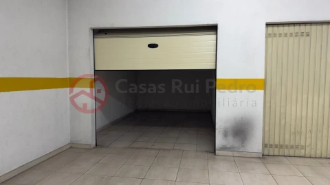 Apartamento T2 para Arrendamento em Laranjeiro e Feijó