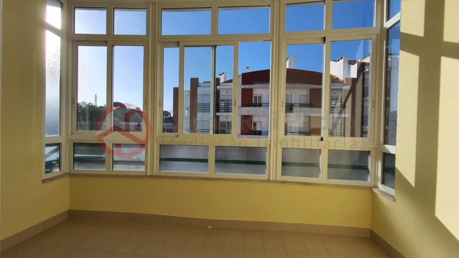 Apartamento T2 para Arrendamento em Laranjeiro e Feijó Foto 5