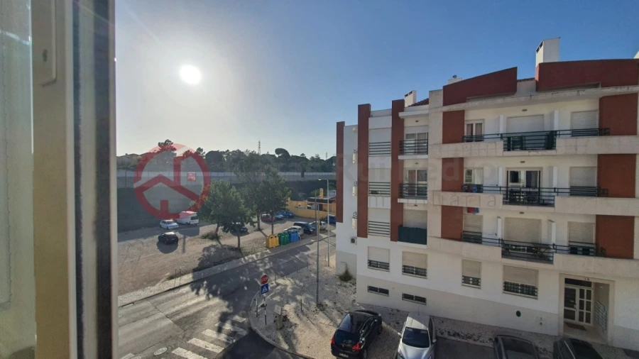 Apartamento T2 para Arrendamento em Laranjeiro e Feijó Foto 7
