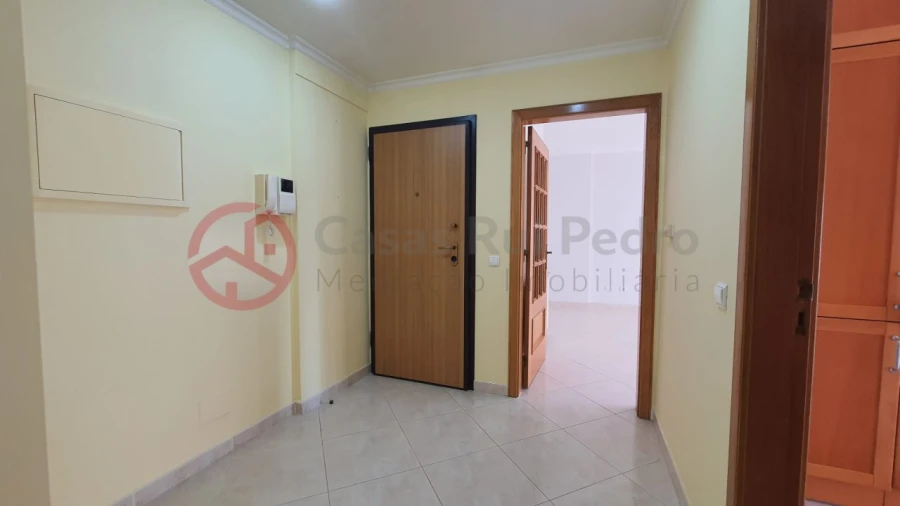 Apartamento T2 para Arrendamento em Laranjeiro e Feijó Foto 8