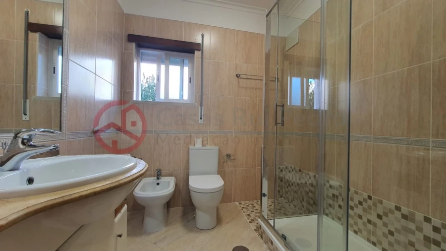 Apartamento T2 para Arrendamento em Laranjeiro e Feijó Foto 9