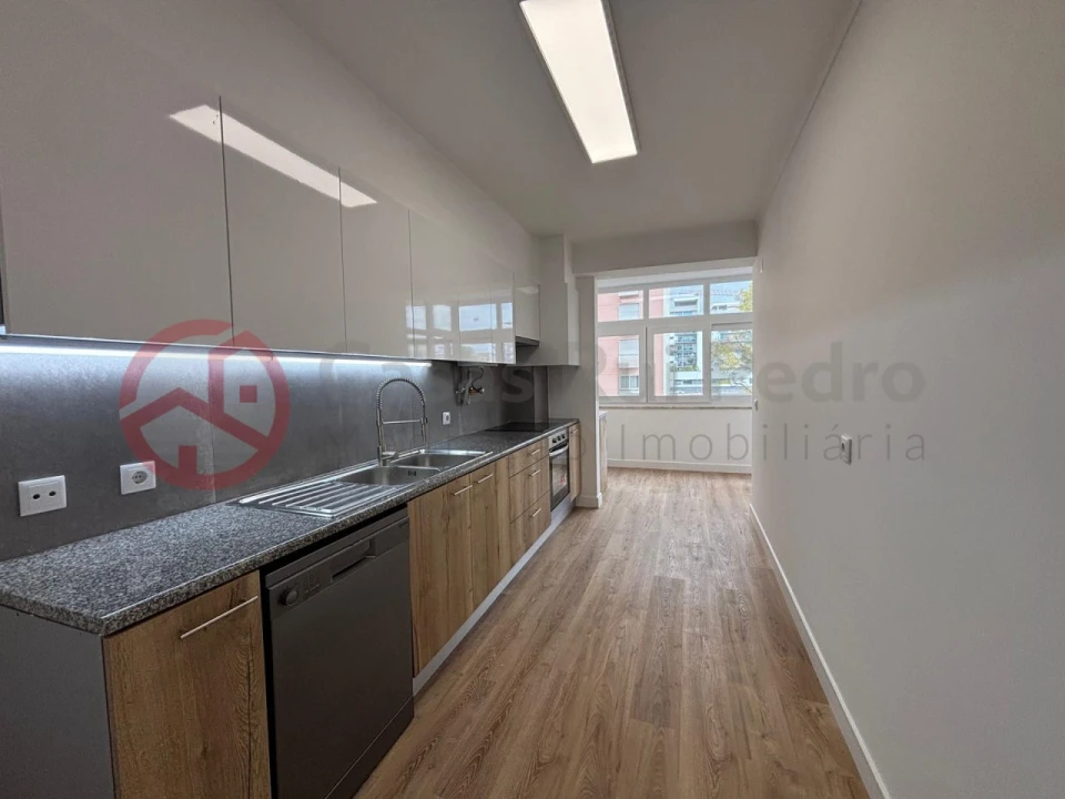 Apartamento T3 para Venda em São Domingos de Benfica Foto 4