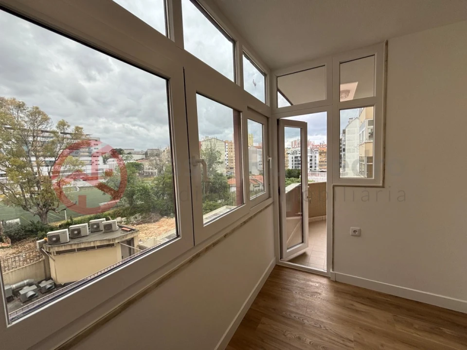 Apartamento T3 para Venda em São Domingos de Benfica Foto 9