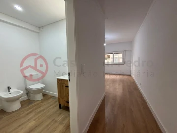 Apartamento T3 para Venda em São Domingos de Benfica
