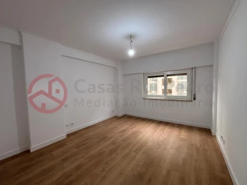 Apartamento T3 para Venda em São Domingos de Benfica