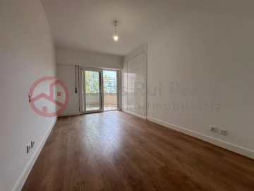 Apartamento T3 para Venda em São Domingos de Benfica