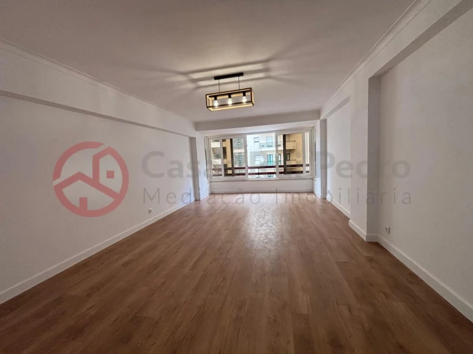 Apartamento T3 para Venda em São Domingos de Benfica Foto 2