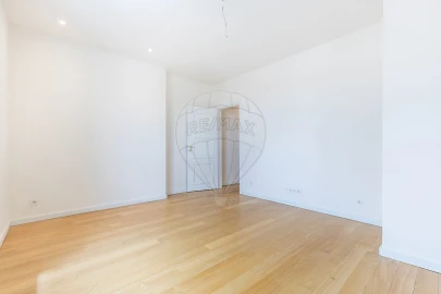 Apartamento T4 para Venda em Avenidas Novas